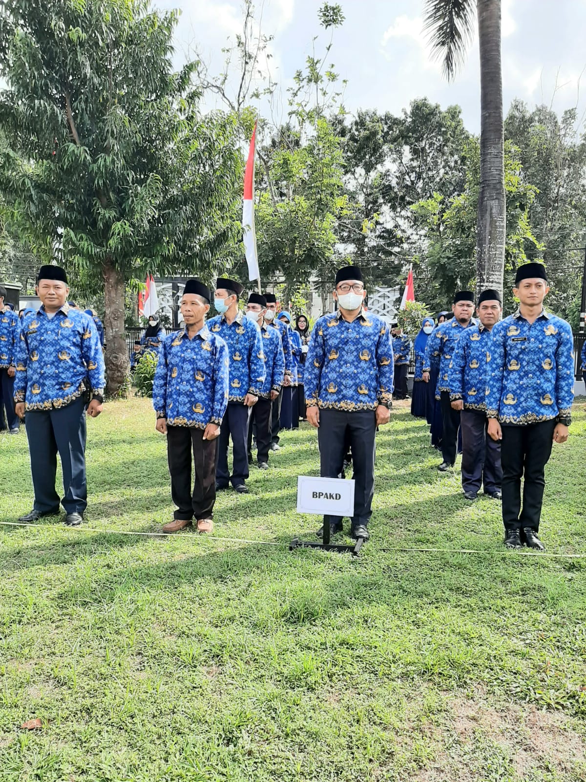 Upacara Bendera dalam Rangka Memperingati HUT-RI ke-77 di Halaman Kantor Bupati Lombok Timur. (17-08-2022)
